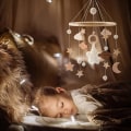 Miniatyrbillede 3 af 5: Mobil baby med filtbolde og skydekoration til ophængning af børneværelser (grå) - Perfet Grey