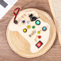 Miniatyrbilde 5 av 10: Elektronisk BusyBoard Småbarn LED-lys BusyBoard Tre Fysisk utdanning Leketøy Space Switch Plate Montessori Busy Cube - Perfet