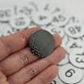 Miniatyrbilde 2 av 2: Nummererte merkelapper - Graverte nummererte merkelapper, ID-merkelapper, nøkkelmerkelapper uten hull - Perfekt 1-200 White