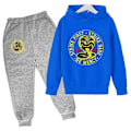 Miniatyrbillede 1 af 5: Forår Efterår Drenge Casual Cobra Kai Print Langærmet Pullover Hættetrøje+Bukser Tøj 2 STK Træningsdragt 4-14 År Pige Drenge Tøj-Perfet 5T 9