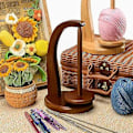 Miniatyrbild 2 av 5: Garnhållare för Stickning och Virkning, Virkning för Stickälskare, Trägarn Spinner för Virkning-Perfekt