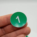 Miniatyrbilde 3 av 5: Nummererte merkelapper - Graverte nummererte merkelapper, ID-merkelapper, nøkkelmerkelapper uten hull - Perfekt 301-500 Green