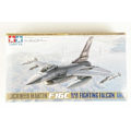 Miniatyrbild 2 av 4: Tamiya 1/48 F-16C (block 25/32)