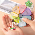 Miniatyrbild 5 av 5: 2-pack pillerburk 7 dagar rund regnbåge pillerburk tablettburk
