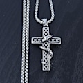 Miniatyrbild 3 av 3: Punk Snake Cross hänge halsband för män