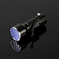 Miniatyrbillede 2 af 6: Premium UV 21 LED lommelygte med aluminiumskrop og violet baggrundsbelysning for effektiv detektion