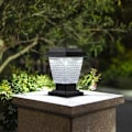 Miniatyrbillede 4 af 5: 1 Solcellelampe til Søjler til Gårdmure og Portstolper - Sort Honeycomb Design