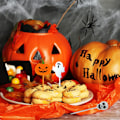 Pikkukuva 2 / 4: 100 kpl Halloween-muovitikkuja kakkuhedelmätikkuja hedelmähaarukoita