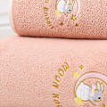 Miniatyrbilde 5 av 5: Myk Korallfleece Badehåndkle - Tykt, Absorberende Dusjhåndkle for Hjem og Strand i Rosa