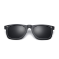 Miniatyrbillede 1 af 6: Clip-on Wayfarer solbriller sort - Fastgør til eksisterende briller sort black