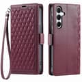 Läderfodral med rombmönster, plånboksställ och handledsrem för Samsung Galaxy S24 FE Multicolor Wine Red