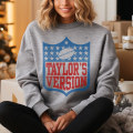 Miniatyrbild 4 av 5: Taylors Version Football Sweatshirt, Tay Swift Football, Nfl Tay's Version, Swift Merch, Football Sunday, Football Swift, Taylor Shirt Sand S