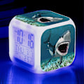 Miniatyrbild 1 av 5: Shark Alarm Clock 7-färgad glödande digitala klockor Barn Baby Sovrum Multifunktion Små nattljus B Red