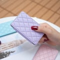 Pikkukuva 4 / 5: BFK05 3D Rhombus -kuvioinen itseliimautuva puhelimen takakorttiteline PU-nahkainen korttilaukku - Vihreä Multicolor Purple