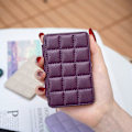 Pikkukuva 3 / 5: BFK01 3D-ruudukkokuvioinen puhelimen takakorttiteline, itseliimautuva PU-nahkainen korttitasku - Vihreä Multicolor Dark Purple