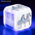 Miniatyrbilde 1 av 5: Løpende Hest Vekkerklokke 7 Farger Glødende LED Digital Vekkerklokke Leker for Barn Multifunksjon Lysende Fargeskiftende Klokker Reloj Orange