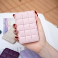 Pikkukuva 4 / 5: BFK01 3D-ruudukkokuvioinen puhelimen takakorttiteline, itseliimautuva PU-nahkainen korttitasku - Vihreä Multicolor Pink