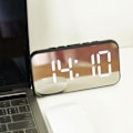 Miniatyrbild 3 av 5: Stor skärm LED digitala väckarklockor Elektronisk spegelklocka Snooze-funktion Red