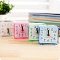 Miniatyrbillede 3 af 5: Rejse Studerende Mini Vækkeur Natlys Seng Sidebord Batteri Høj Quartz red