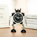 Miniatyrbillede 2 af 4: Ikke-tikkende robotvækningsur i rustfrit metal med blinkende øjenlys og håndclips (sort)