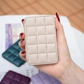 Pikkukuva 4 / 5: BFK01 3D-ruudukkokuvioinen puhelimen takakorttiteline, itseliimautuva PU-nahkainen korttitasku - Vihreä Multicolor Beige