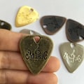 Miniatyrbillede 4 af 5: Guitarplektre, 5 stk. 5 farver holdbart metal elektrisk akustisk bas plekter