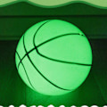 Miniatyrbild 4 av 5: Lysande Basketboll Hög Elasticitet Batterifri PVC Hög Ljusstyrka Holografisk Basketboll för Barn