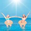Miniatyrbild 4 av 5: Retro randig förtjockad uppblåsbar badring, sommar utomhus strand pool badring, lämplig för vuxna