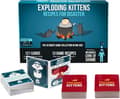 Pikkukuva 1 / 5: Exploding Kittens' Recipes for Disaster Exploding Kittens Deluxe -korttipelisetti - Korttipelit aikuisille, teineille ja lapsille - Hauskoja perhepelejä