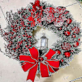 Miniatyrbillede 2 af 5: Julekrans Kunstige Blomster Rød 40cm Julekranse Julepejs Krans Indendørs Udendørs 40cm
