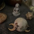 Miniatyrbilde 4 av 5: Månegudinnestatue Gresk mytologisk figur harpiksskulptur H