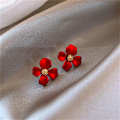 Miniatyrbild 3 av 5: Röda kronblad Temperament e Small Flower Örhängen Dam Örhängen F Red