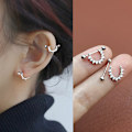 Miniatyrbillede 3 af 8: Halvcirkelformede trekantede geometriske bøjleøreringe Helix Cartilage P White