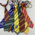 Pikkukuva 2 / 5: 33 cm solmio Magic College Student Badge Costume Accessories Co Wine red