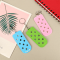 Miniatyrbilde 5 av 5: 1 stk Gummi nøkkelring med hull DIY nøkkelring for Clogs Charms K Red