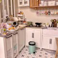 Pikkukuva 6 / 8: 1:6 1:12 Nukkekodin miniatyyri moppi roskakorkki CAN Luuta Clea B
