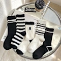 Miniatyrbild 4 av 5: Damstrumpor Höst Enkel Casual Svart Vit Randiga Pile Socks A4