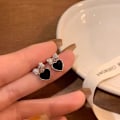 Miniatyrbilde 3 av 5: Øredobber for kvinner Asymmetrical e Bowknot Black Heart Drop Earrin