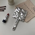 Pikkukuva 3 / 8: Ins Liquid Shape Square Mirror Mini Handheld Desktop Cosmetic