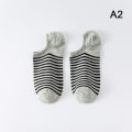 Pikkukuva 1 / 8: Raidalliset Invisible Socks Yksinkertainen ja monipuolinen College Combed Cot A2
