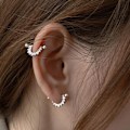 Miniatyrbillede 2 af 8: Halvcirkelformede trekantede geometriske bøjleøreringe Helix Cartilage P White