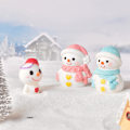 Miniatyrbild 3 av 8: Miniatyrstatyett av tomten och snögubben i resin, mikrolandskapsmodell A19