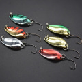 Miniatyrbillede 5 af 8: Enkelt krog Scoop-formet roterende spinner pailletter Fiskeaborre Black Yellow 3.5g