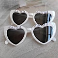 Pikkukuva 2 / 8: Bride Glasses Aurinkolasit Morsiussuihkun koristelu Bachelorette B