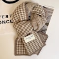 Miniatyrbild 1 av 8: Kvinnors Thousand Bird Checker Stickad Scarf för höst och vint A2