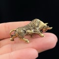 Miniatyrbilde 3 av 8: Messing Lucky Bullfighting Statue Hjem Ornamenter Kobber Dyr Mi
