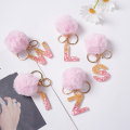 Miniatyrbilde 5 av 8: e Nøkkelring Rosa Pompom Ball 26 Bokstav Nøkkelring Resin Nøkkelringer R