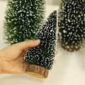 Miniatyrbilde 4 av 7: Mini Juletre Pine Flocking Stained White Cedar Desktop 10CM