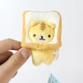 Miniatyrbilde 3 av 7: Populær e Nøkkelring Yellow Bread Cat Toast Plysj Anheng nøkkelring 8cm
