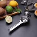 Miniatyrbillede 2 af 8: Rustfrit Stål Granatæble Juicepresser - Manuel Citruspresser til Appelsiner